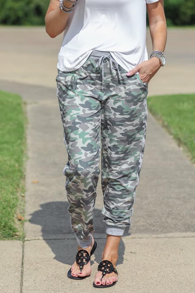 mid-rise fit joggers with side pockets and a tie waist drawstring, designed on a camo pattern print with gray trim