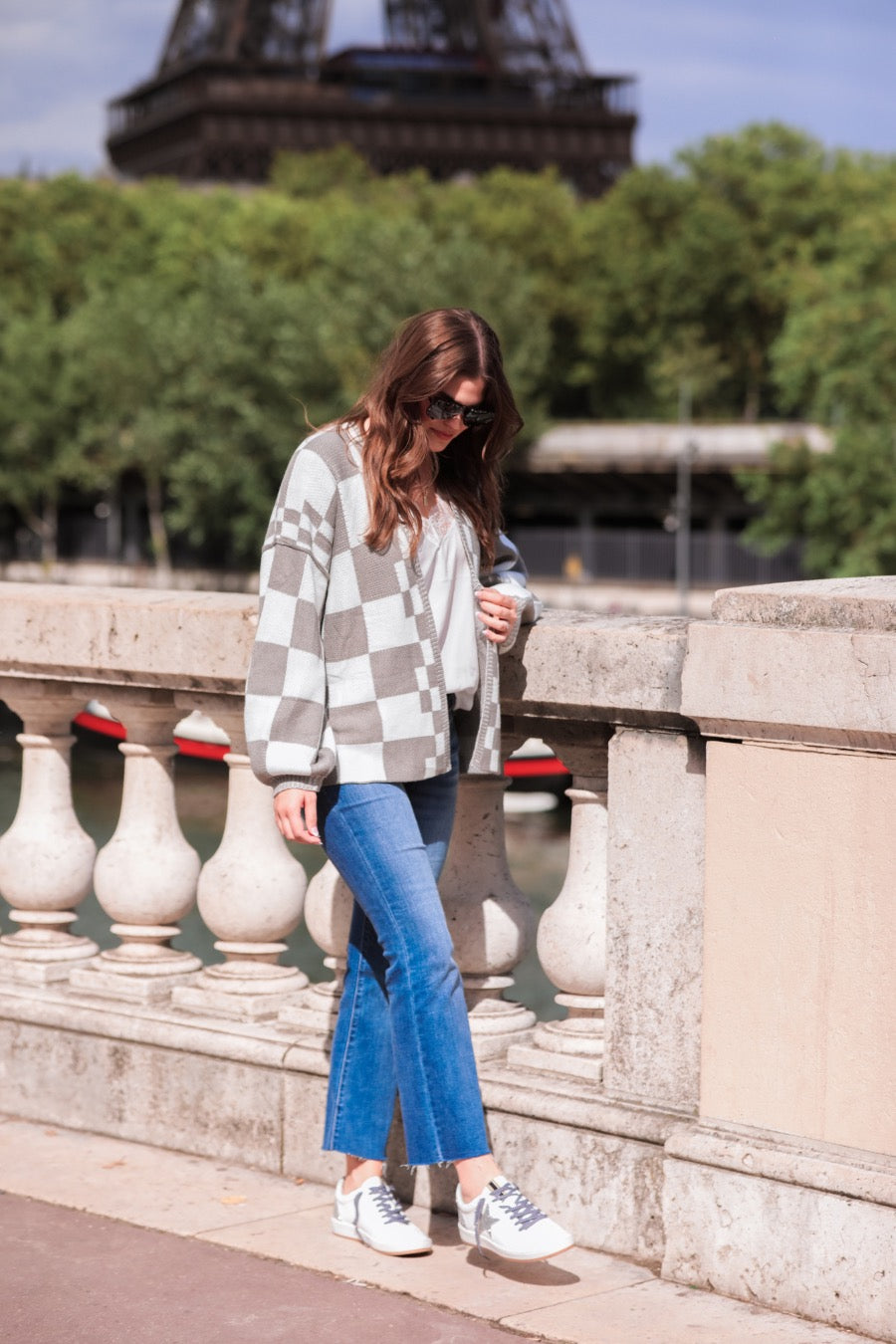 long-sleeve open front cardigan with balloon sleeves and a checkered pattern in grey/white