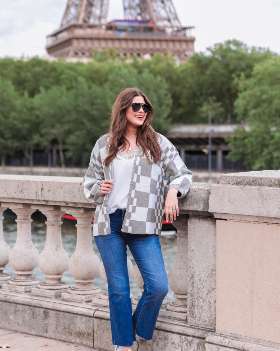 long-sleeve open front cardigan with balloon sleeves and a checkered pattern in grey/white