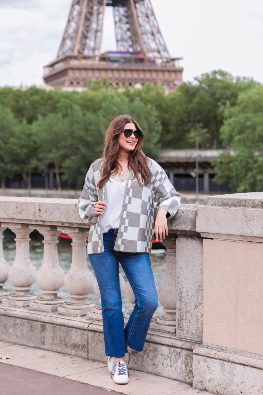 long-sleeve open front cardigan with balloon sleeves and a checkered pattern in grey/white