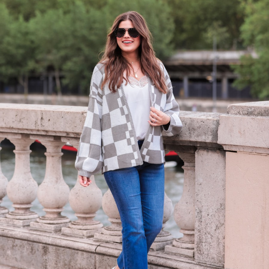 long-sleeve open front cardigan with balloon sleeves and a checkered pattern in grey/white
