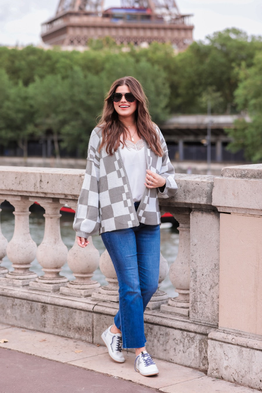long-sleeve open front cardigan with balloon sleeves and a checkered pattern in grey/white