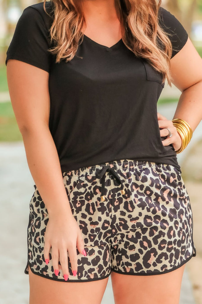 mid-rise, tie waist drawstring, side pockets, & relaxed fit with a leopard print