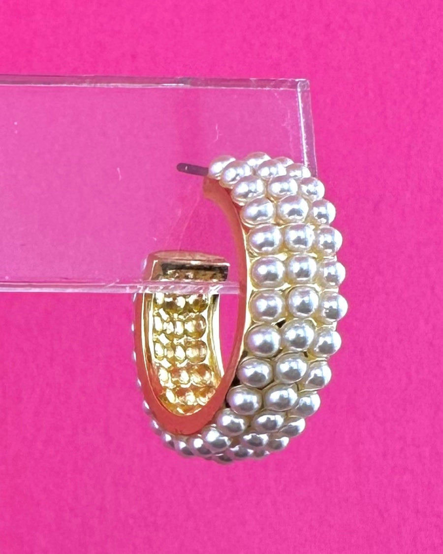 gold-plated hoop stud earring with three rows of delicate pearls, a comfort back earring, and a plastic disc stopper in gold