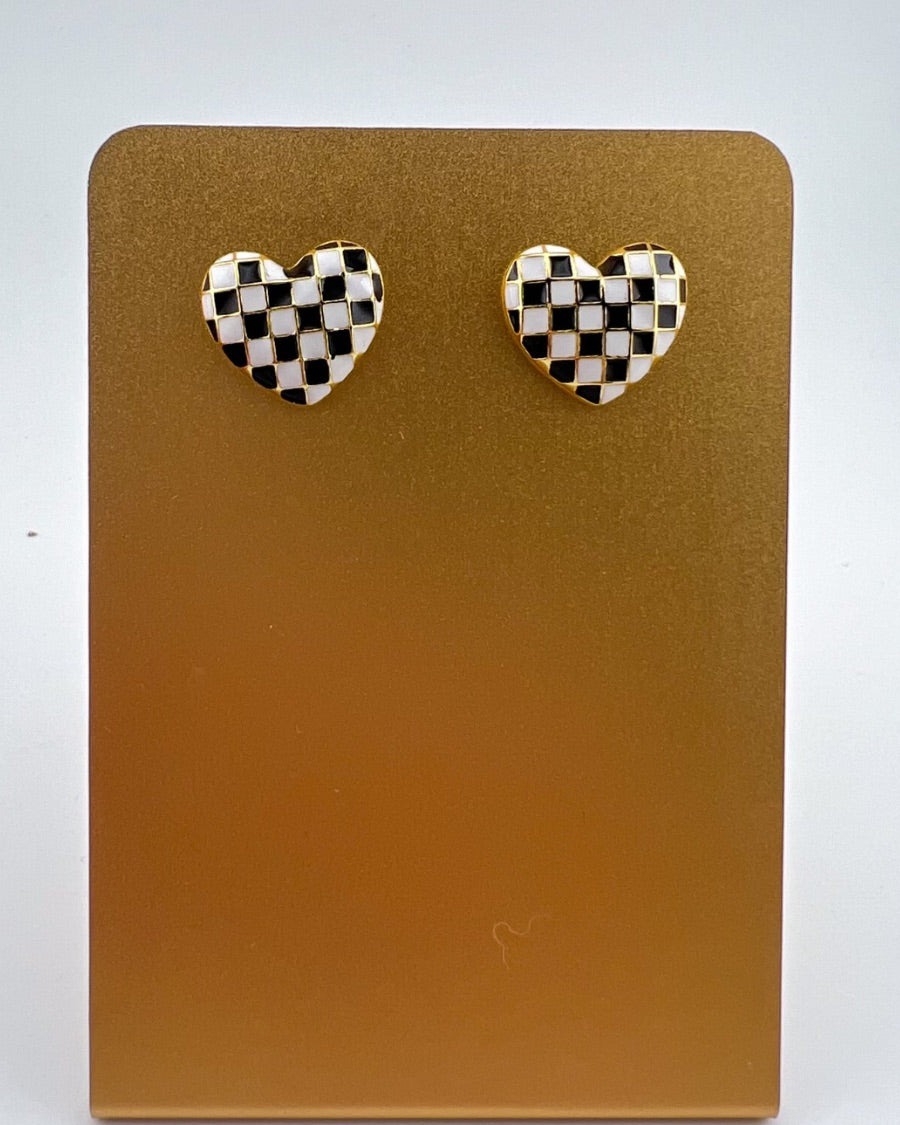 vibrant black heart-shaped stud with a comfort earring back in gold