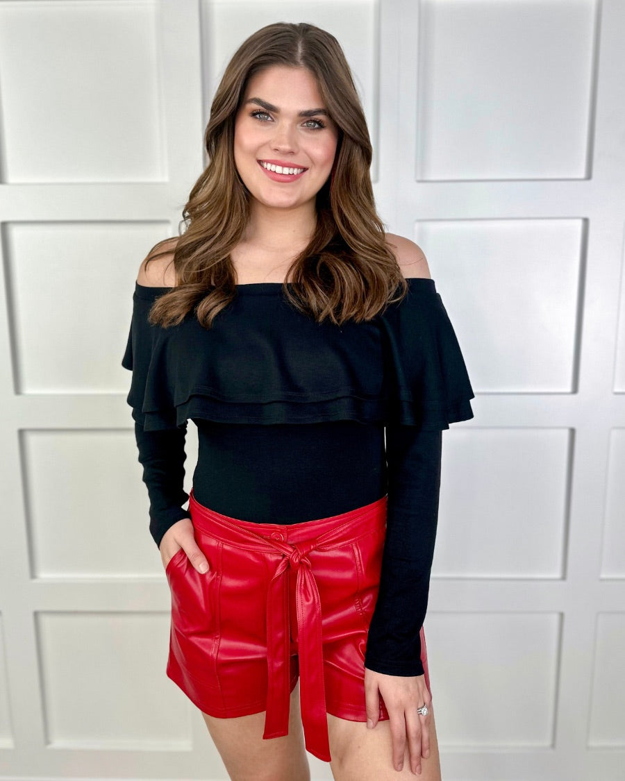 sleek faux leather shorts with zip and button closure, side pockets, a non-removable tie detail, and an elastic back waistband in red