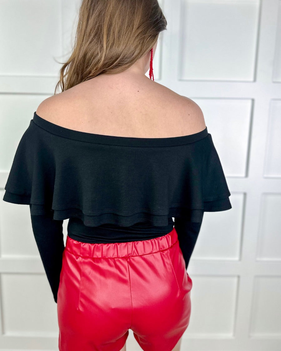 sleek faux leather shorts with zip and button closure, side pockets, a non-removable tie detail, and an elastic back waistband in red