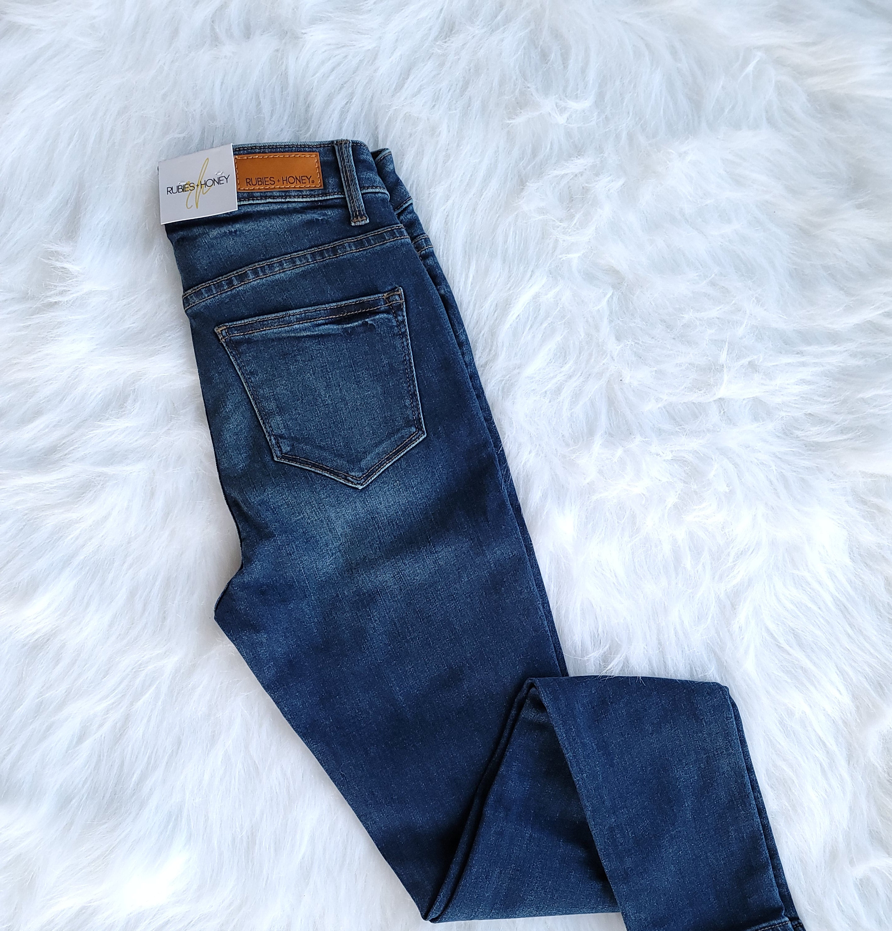 Mid-Rise Non-Distressed Dark Wash Skinny Jeans FLATLAY