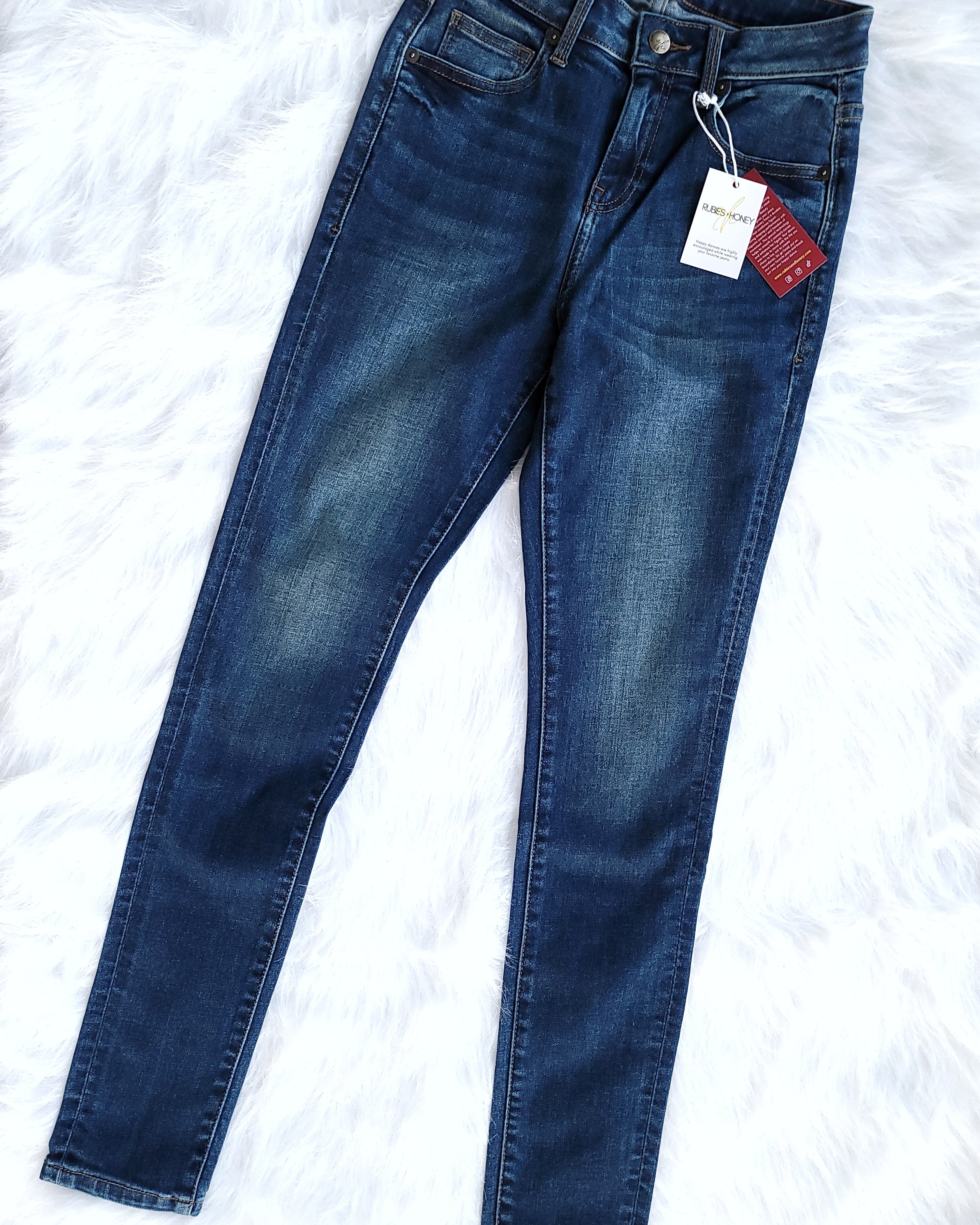 Mid-Rise Non-Distressed Dark Wash Skinny Jeans FLATLAY