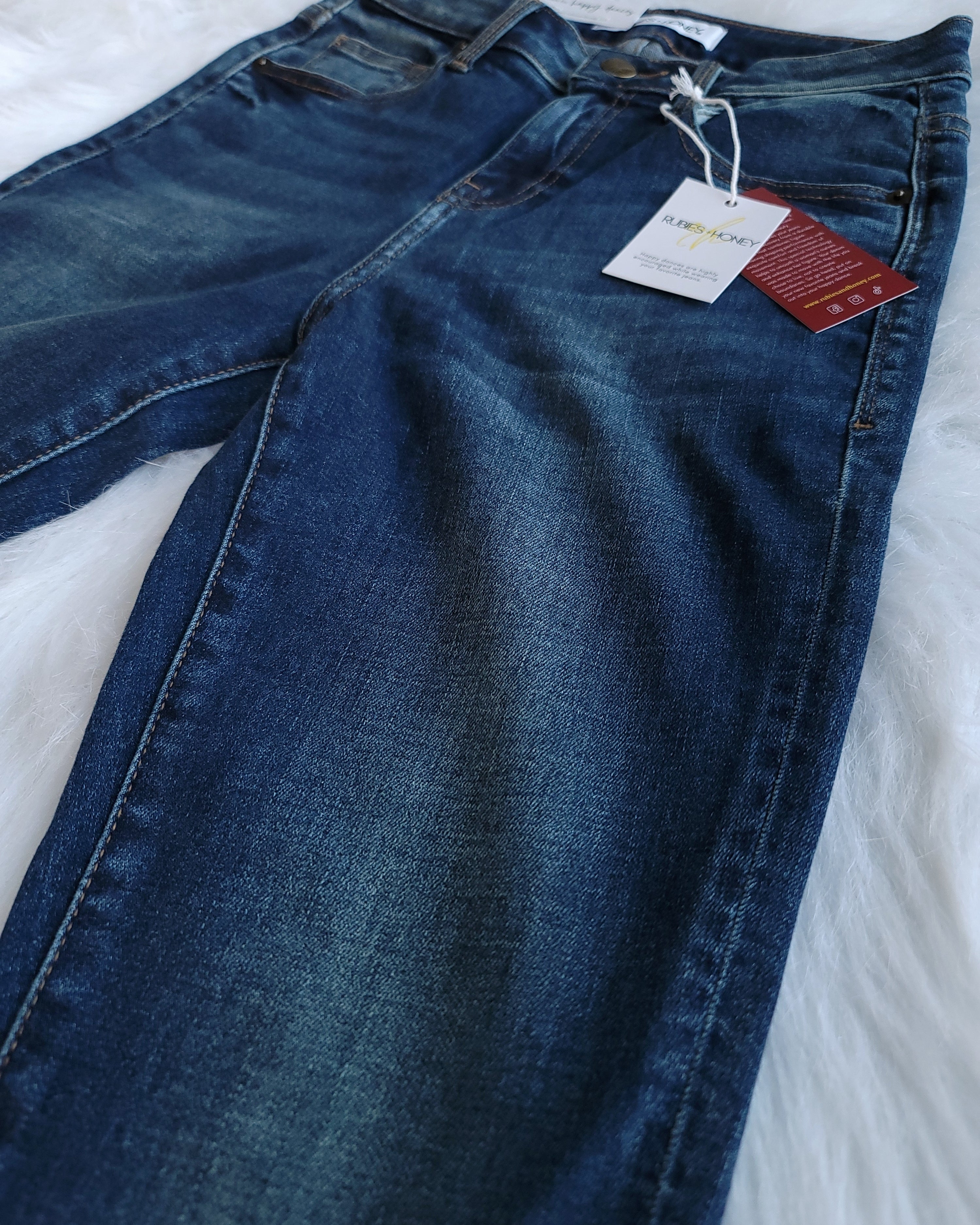 Mid-Rise Non-Distressed Dark Wash Skinny Jeans FLATLAY