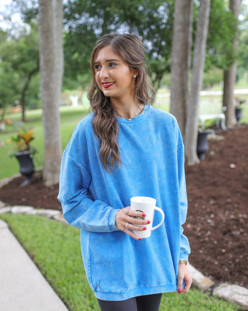 a long-sleeve ribbed textured pullover with a crew neck collar, a vintage wash, and a relaxed fit in blue