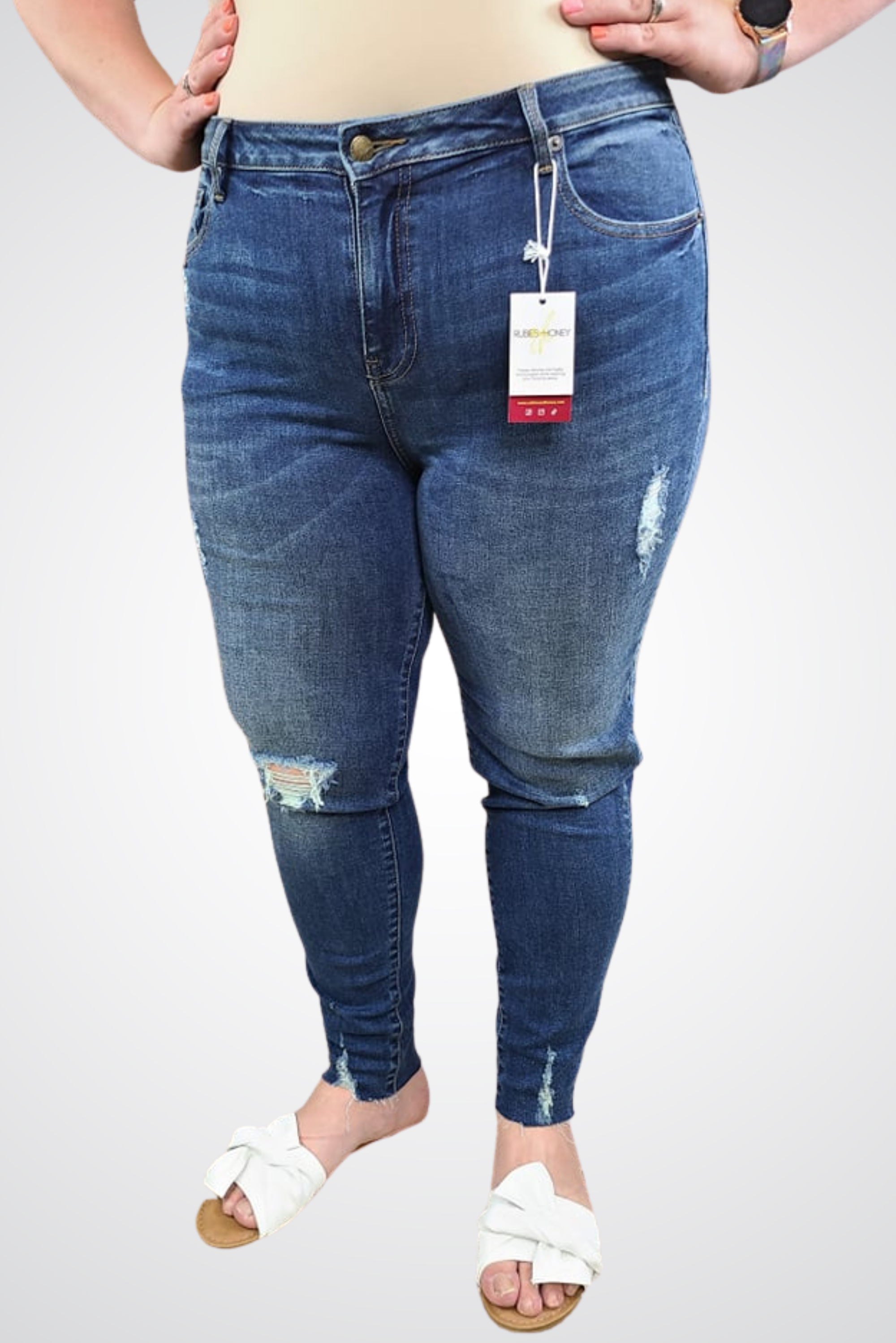mid-rise distressed ankle skinny jeans made of Lycra® Beauty denim with a zip button-up fly and pockets