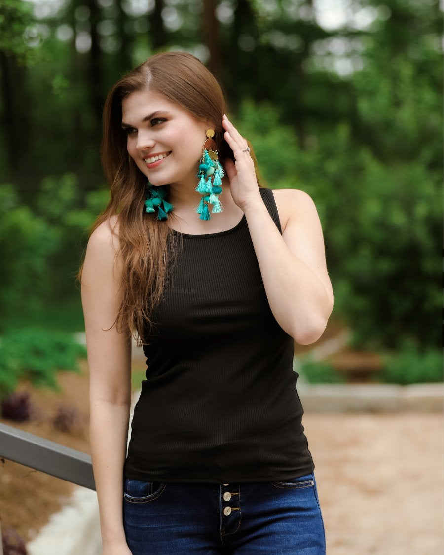 sleeveless tank top made of stretchy ribbed fabric in black