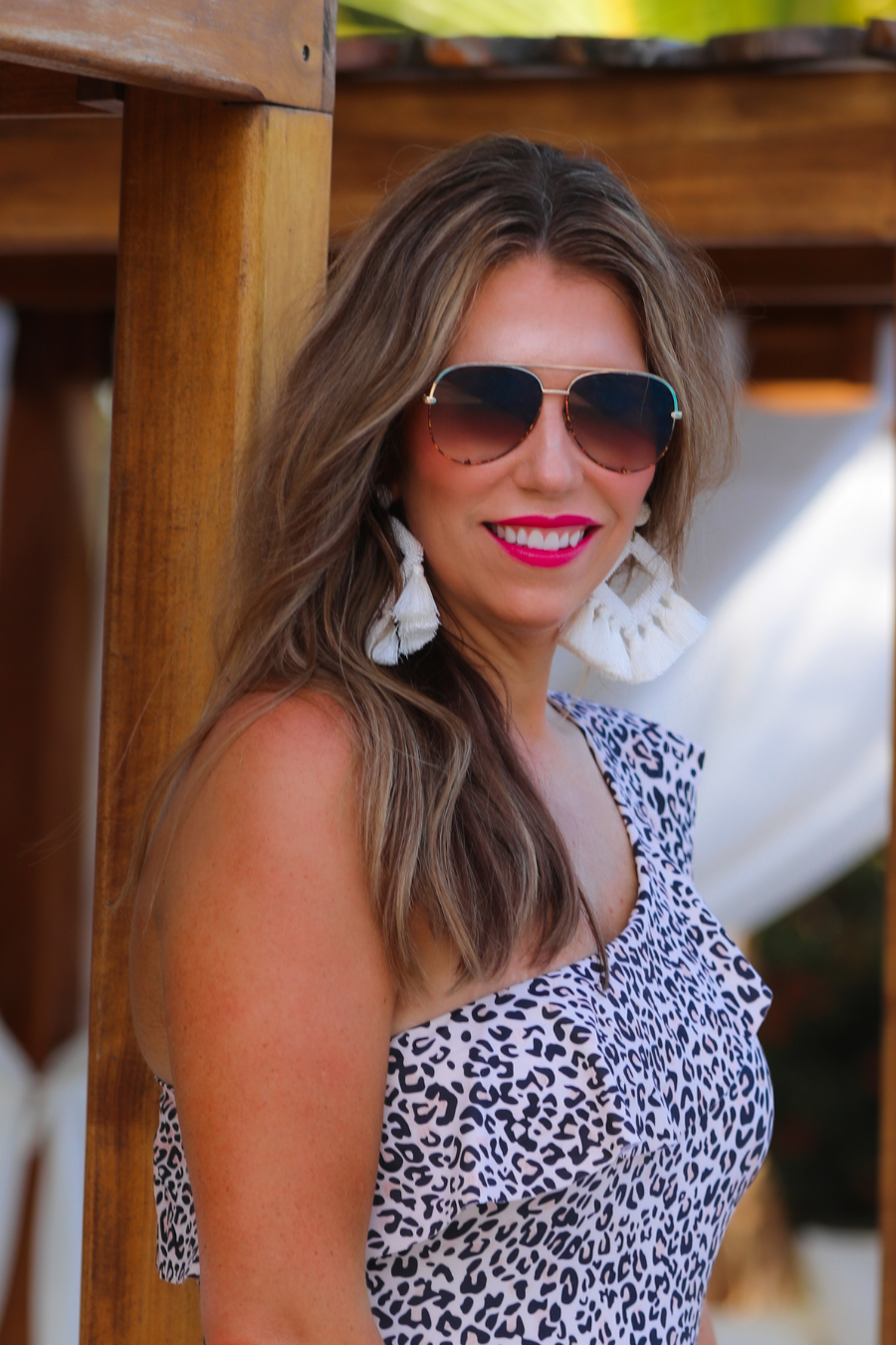 brown aviator sunglasses with tinted lenses, round wireframes with matching brow bar, leopard-patterned accents, UV protection, and brand detail (on both the temple and the complimentary black pouch)