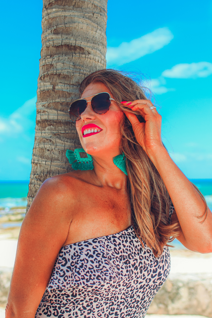 brown aviator sunglasses with tinted lenses, round wireframes with matching brow bar, leopard-patterned accents, UV protection, and brand detail (on both the temple and the complimentary black pouch)