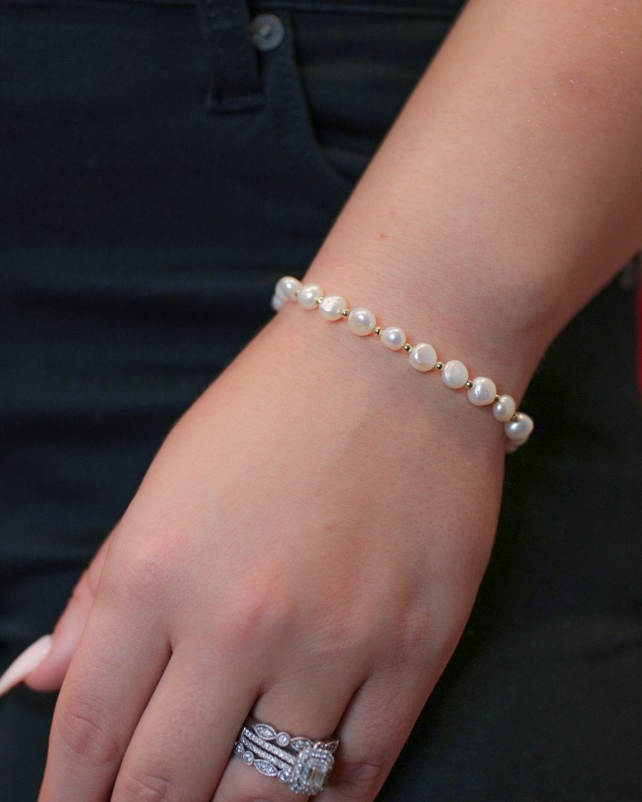 Hidden Gem Pearl Bracelet