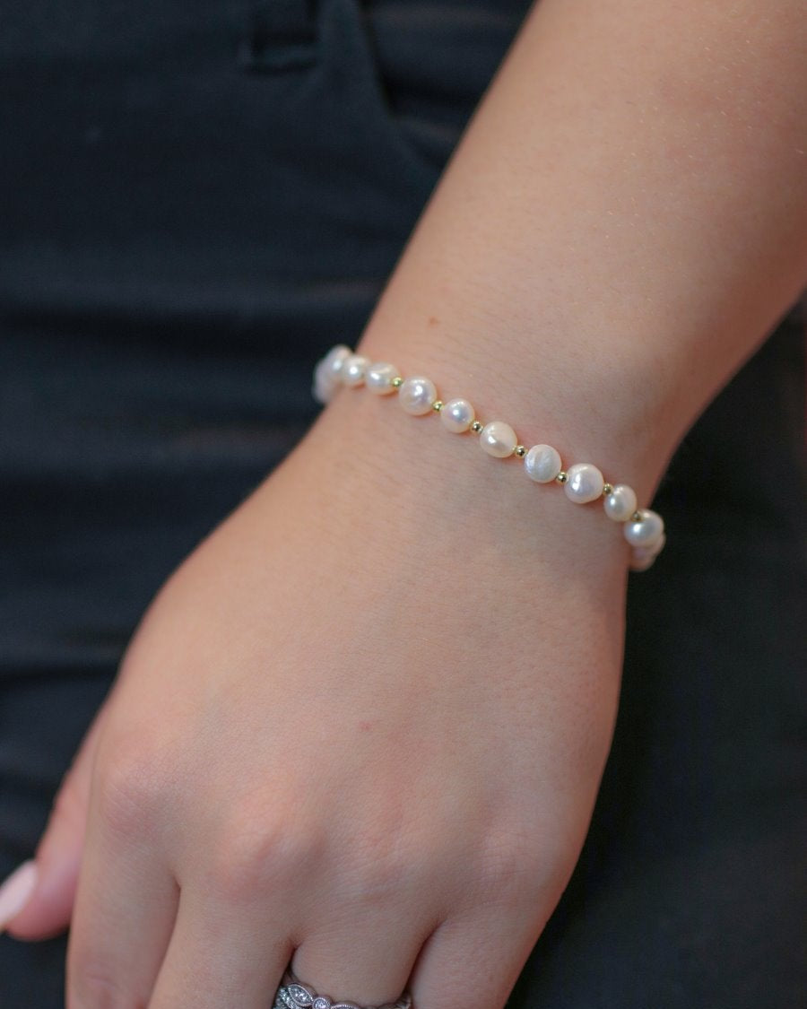 Hidden Gem Pearl Bracelet