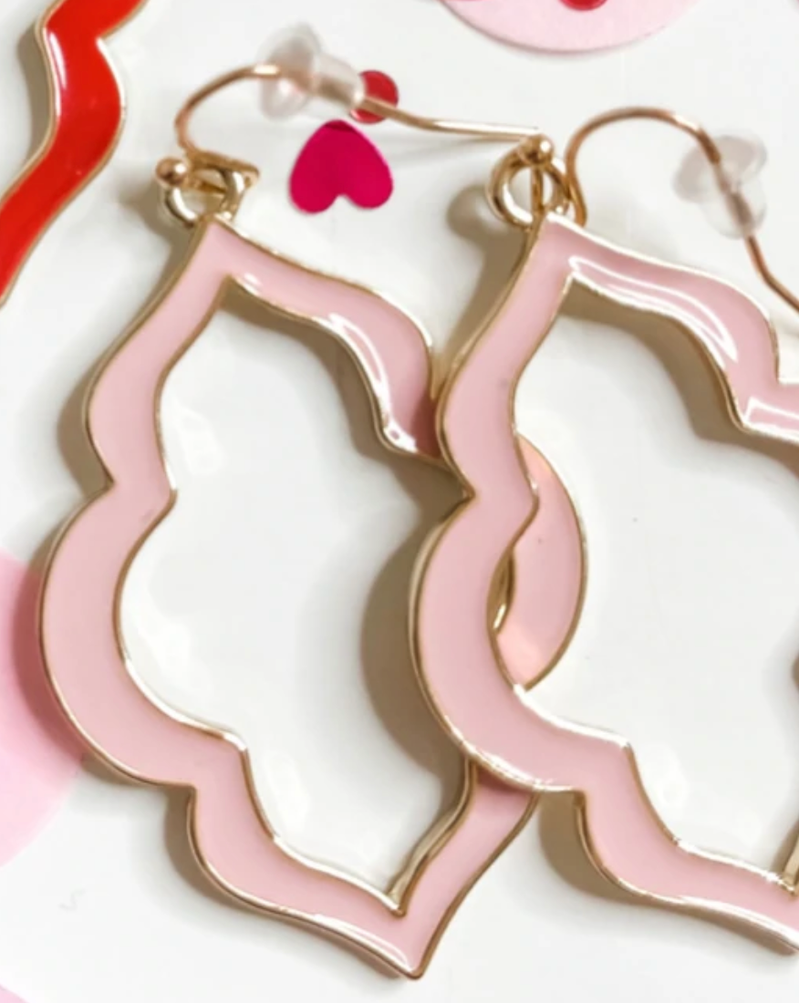 quatrefoil-shaped hook earrings with colored enamel centers in pink