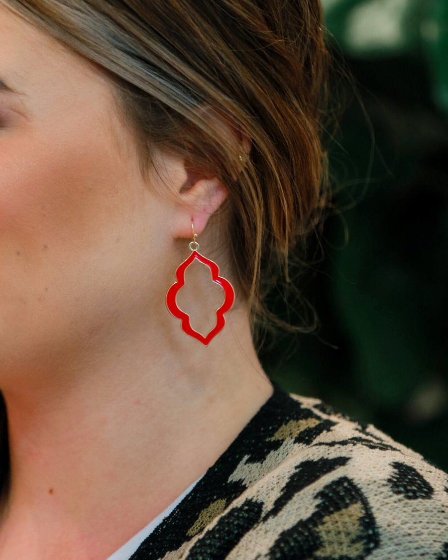 quatrefoil-shaped hook earrings with colored enamel centers in red