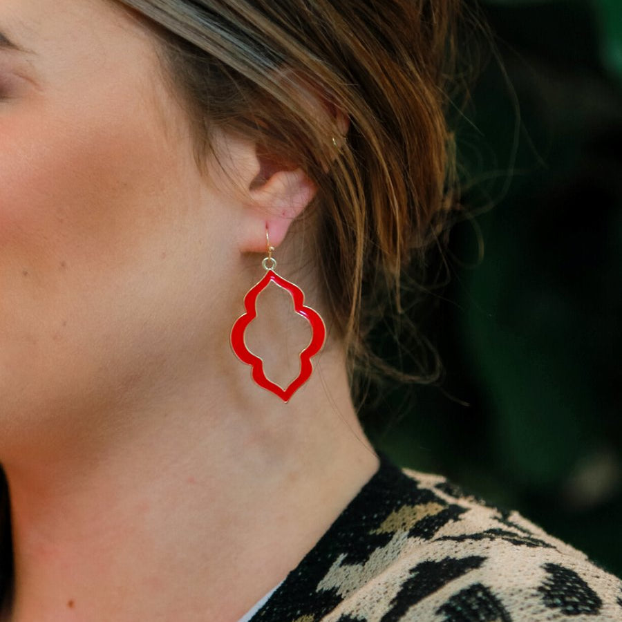 quatrefoil-shaped hook earrings with colored enamel centers in red