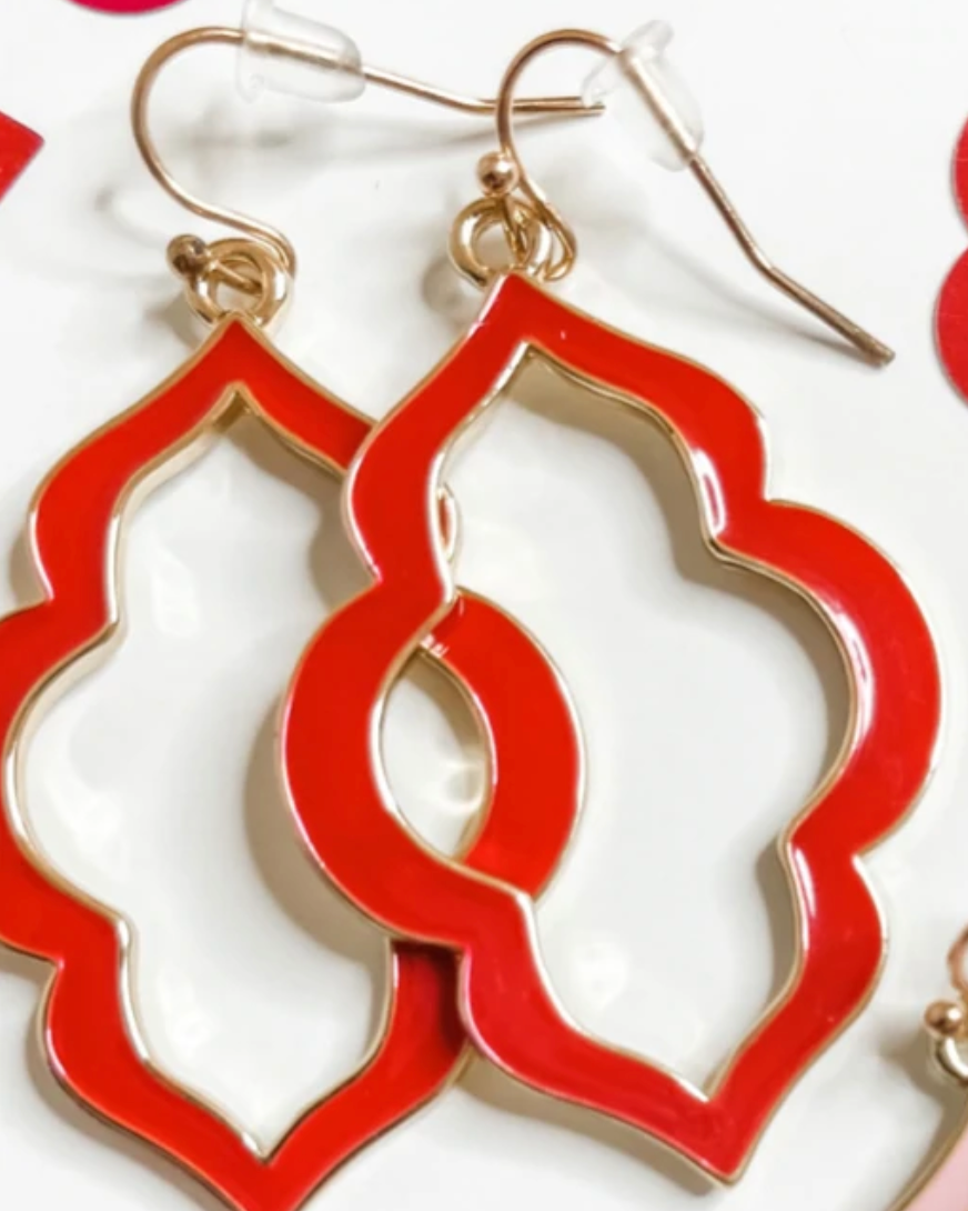 quatrefoil-shaped hook earrings with colored enamel centers in red