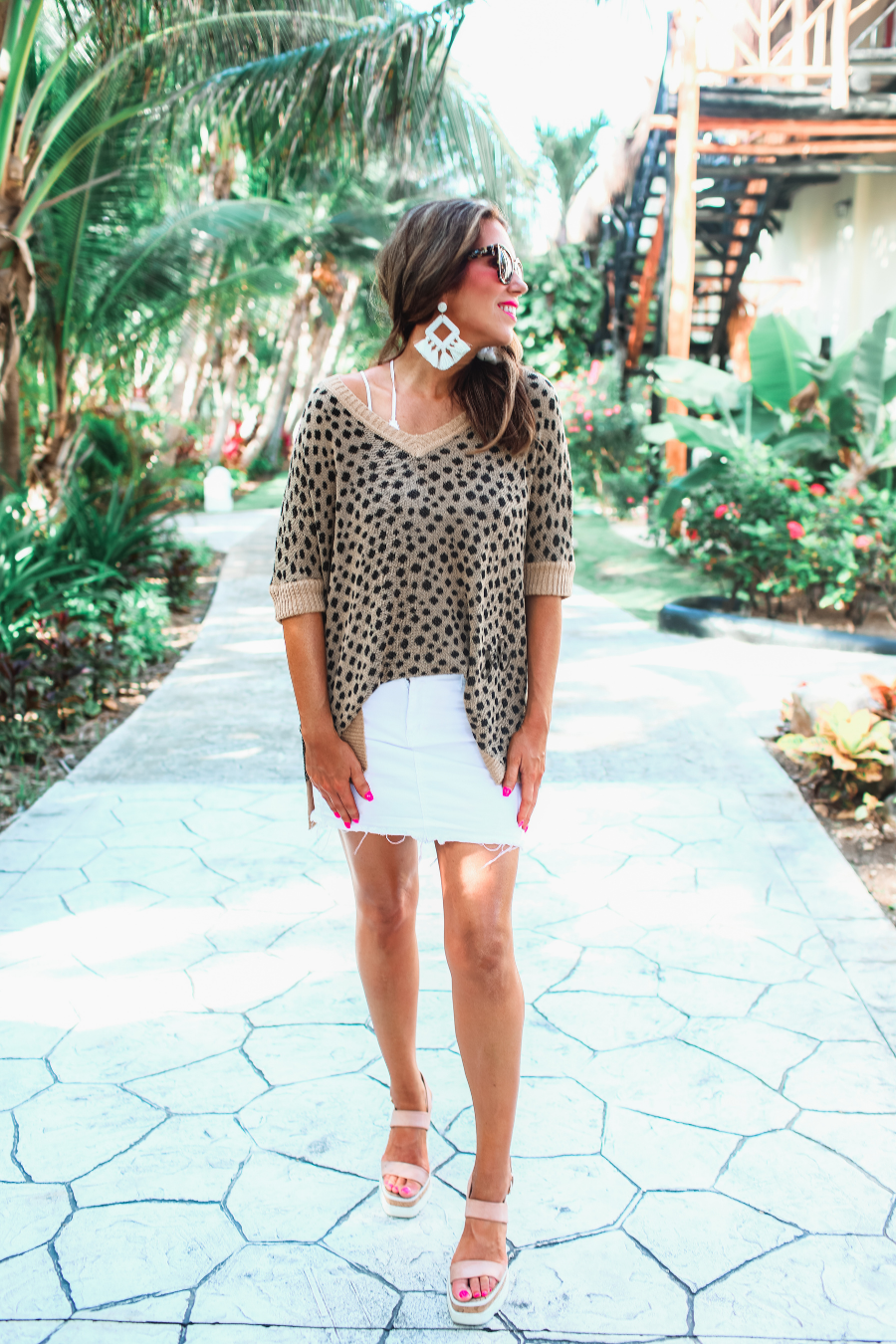 lightweight oversized tunic made of loosely knitted material with three-quarter sleeves, a hi-lo hemline, side slits, and a relaxed drape for easy, all-day wear in leopard