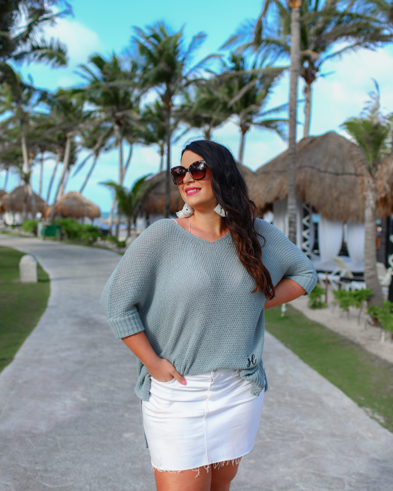 lightweight oversized tunic made of loosely knitted material with three-quarter sleeves, a hi-lo hemline, side slits, and a relaxed drape for easy, all-day wear in grey