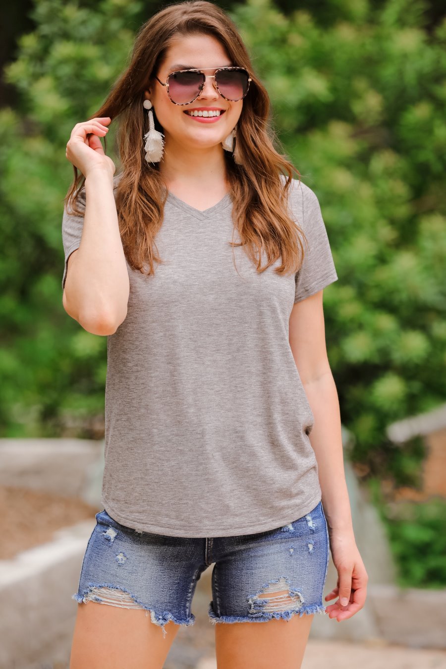 short-sleeved tee made of soft, breathable fabric with a V-neckline and a rounded hemline in heathered grey