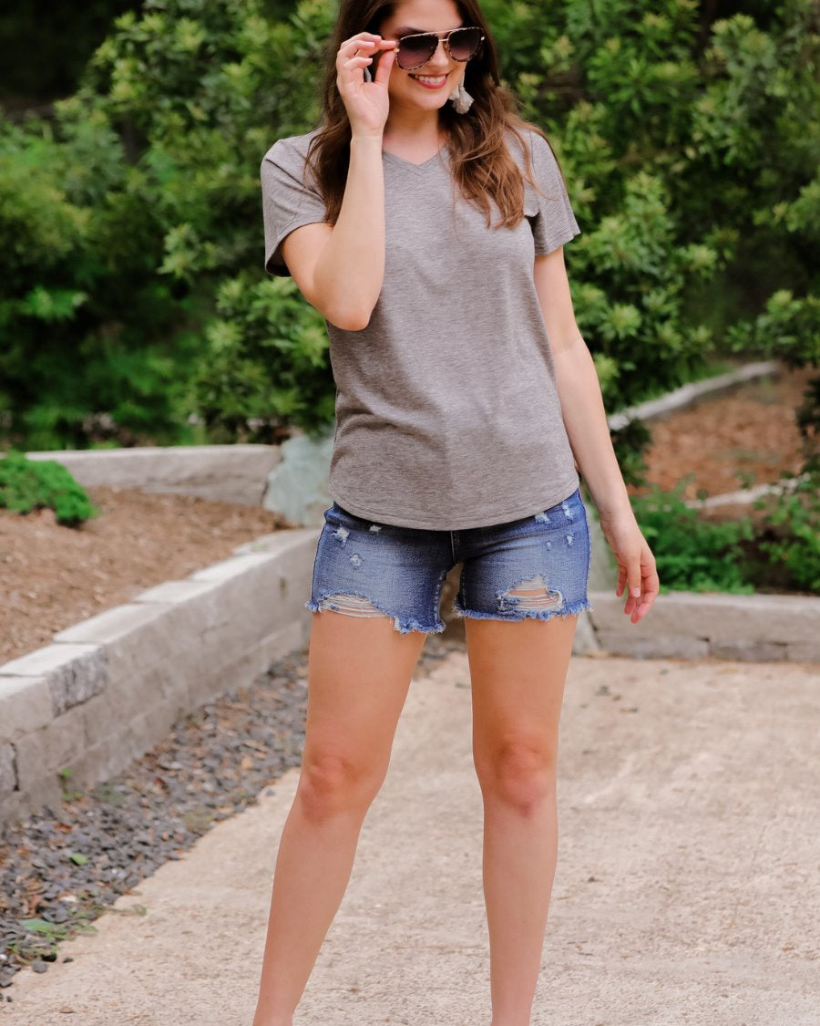 short-sleeved tee made of soft, breathable fabric with a V-neckline and a rounded hemline in heathered grey