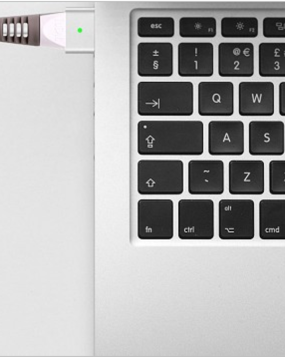 Klip Cable Protector for Magsafe (Lifestyle)