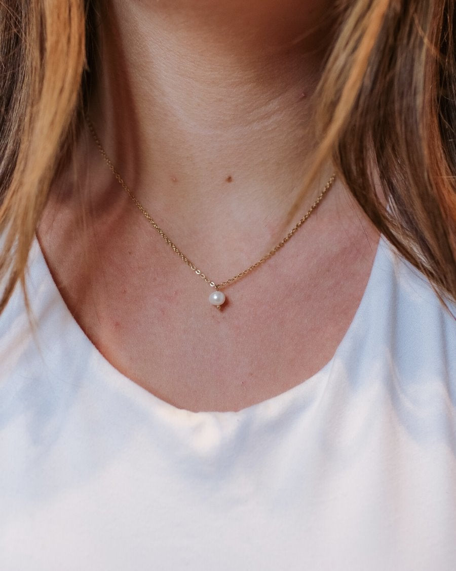 an adjustable dainty chain adorned with a pearl