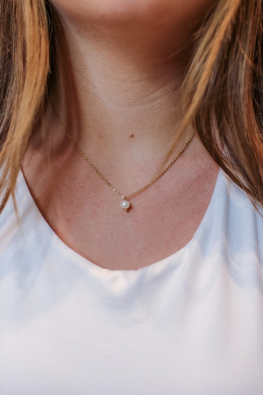 an adjustable dainty chain adorned with a pearl