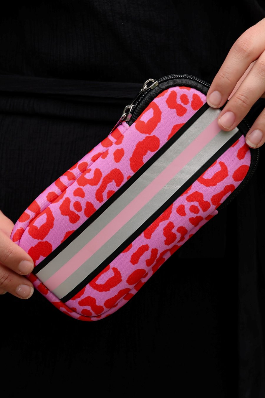 ultra-lightweight sunglasses case made of neoprene with a top double zipper in silver hardware and corresponding racing stripes in pink leopard