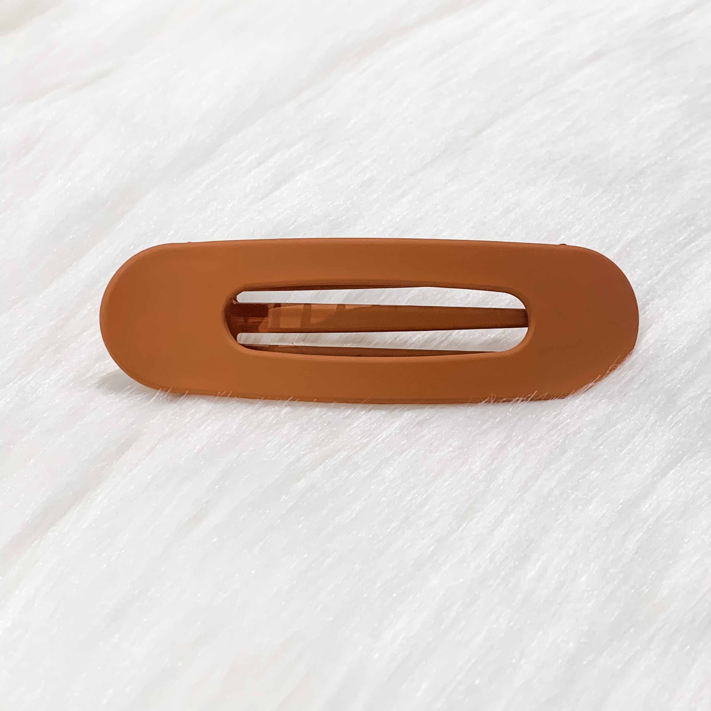 Raeh oversized spring back clip with curve design in terracotta