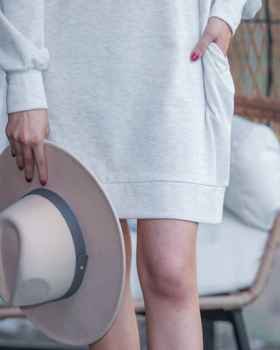 extended long-sleeve dress with a round neckline and functional side pockets made of soft sweatshirt fabric in heathered grey