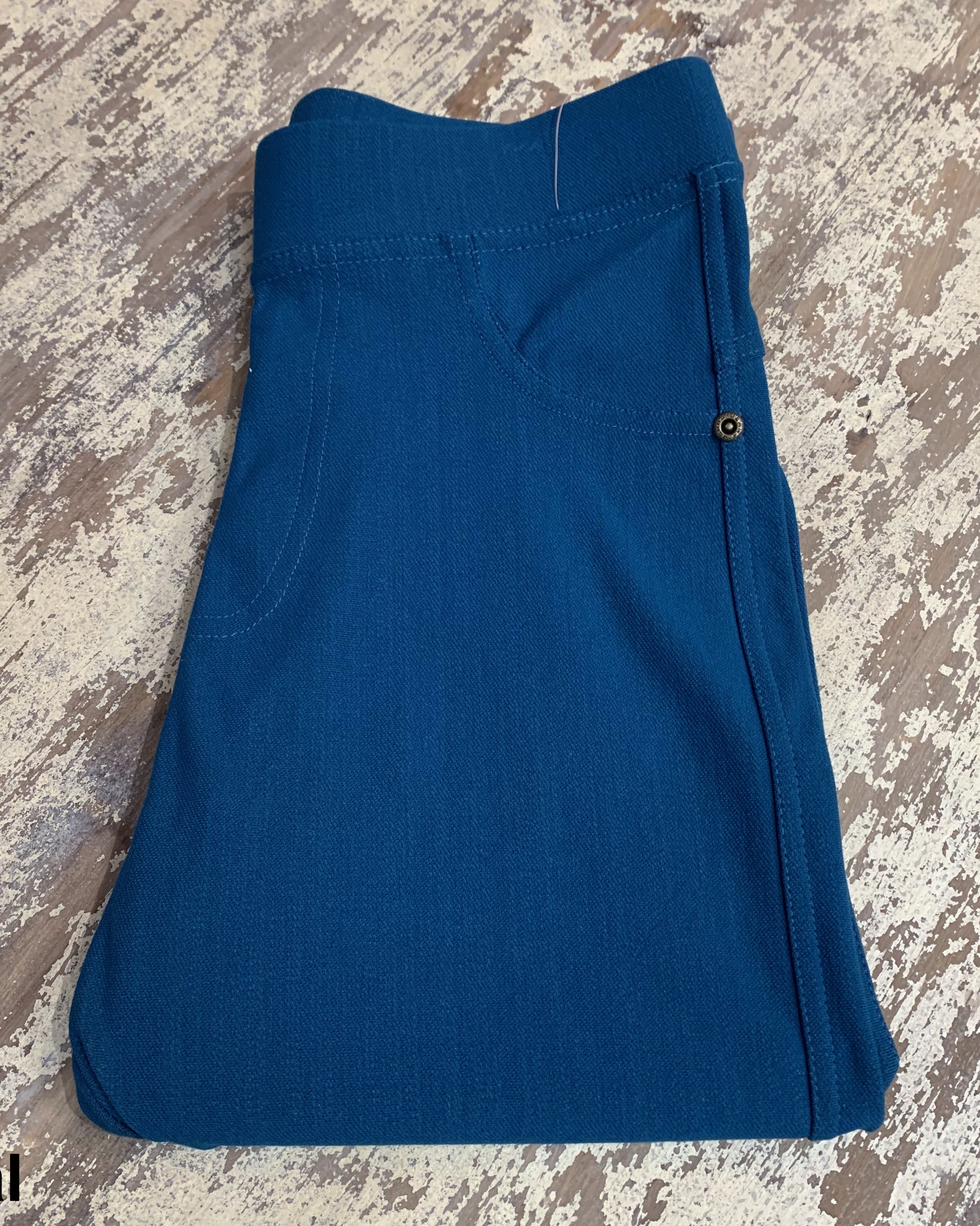 solid pull-on style leggings made of premium stretch fabric thicker than regular leggings, an elastic waistband, double back pockets, and a unique stripe detailing on the inside in teal