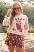 mid-rise relaxed fit boxer shorts with side pockets and an elastic waistband, designed on a bow and stripe pattern print and a solid base in maroon