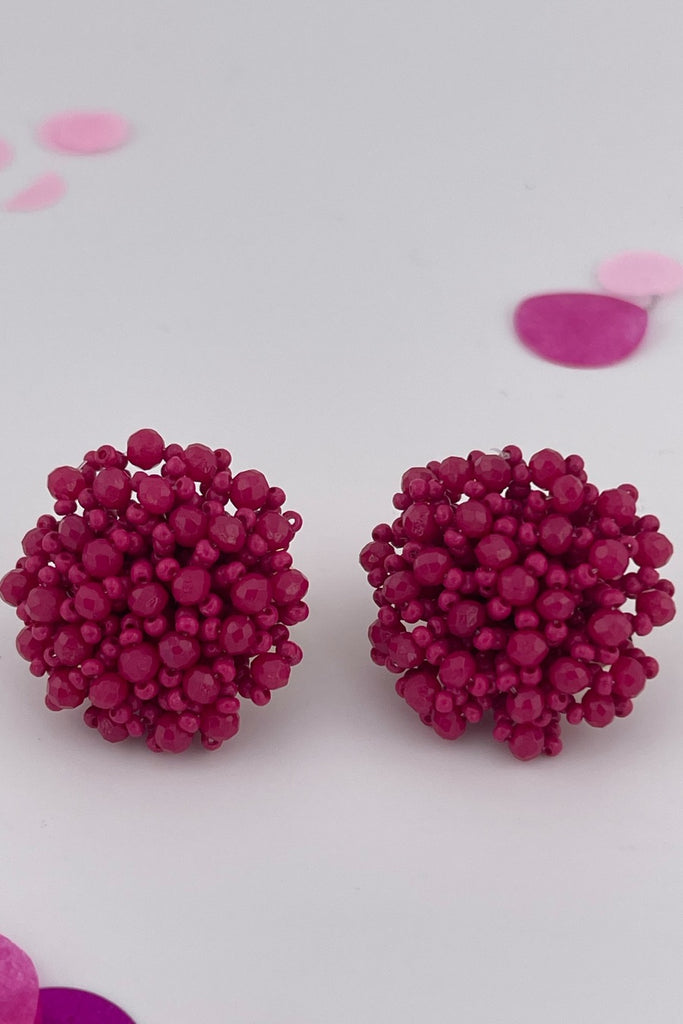 mix of size beads in a pom shape with a clip-on closure