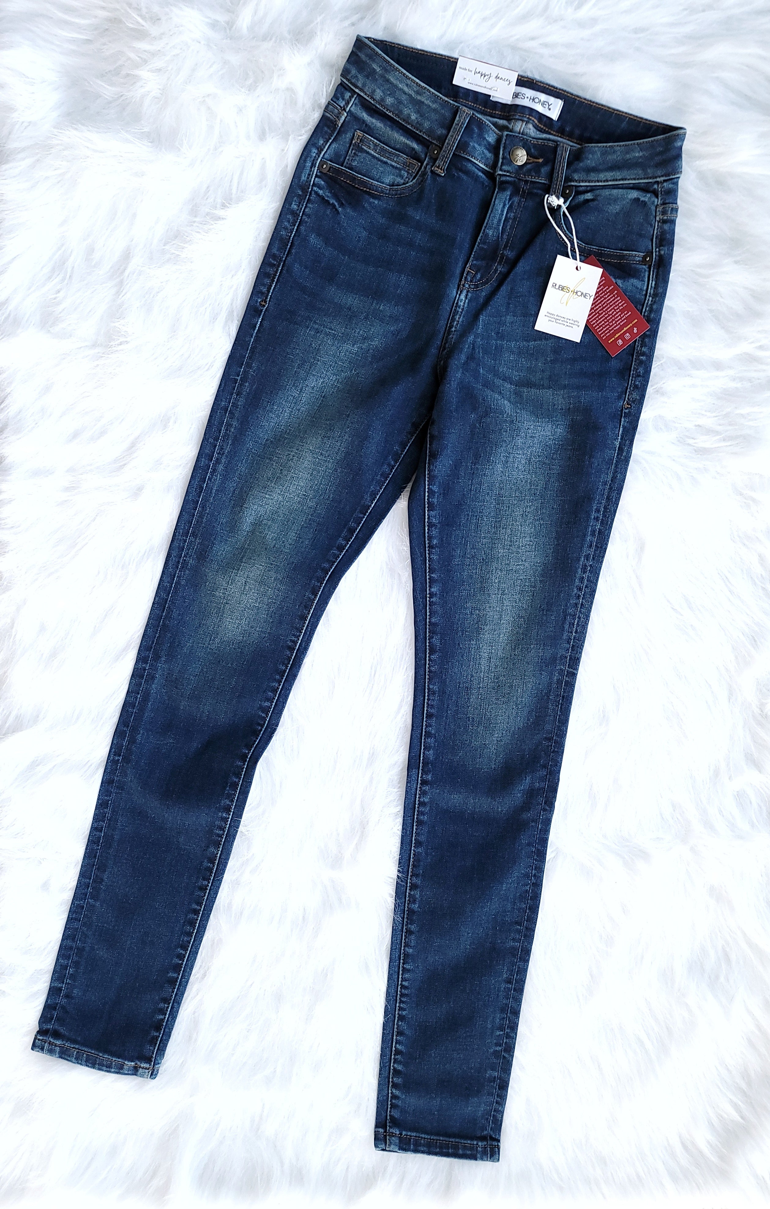 Mid-Rise Non-Distressed Dark Wash Skinny Jeans FLATLAY