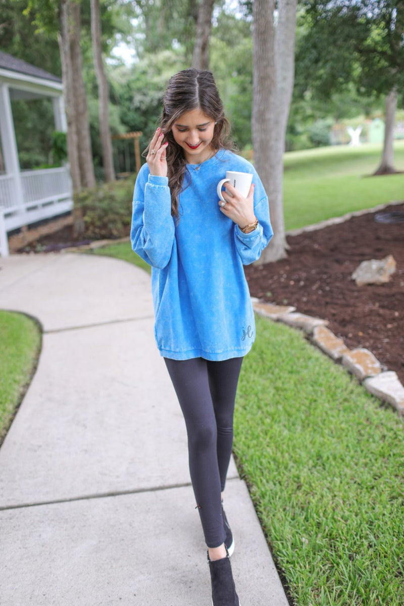 a long-sleeve ribbed textured pullover with a crew neck collar, a vintage wash, and a relaxed fit in blue