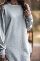 extended long-sleeve dress with a round neckline and functional side pockets made of soft sweatshirt fabric in heathered grey