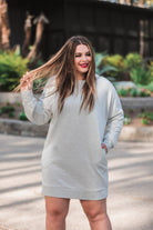 extended long-sleeve dress with a round neckline and functional side pockets made of soft sweatshirt fabric in heathered grey